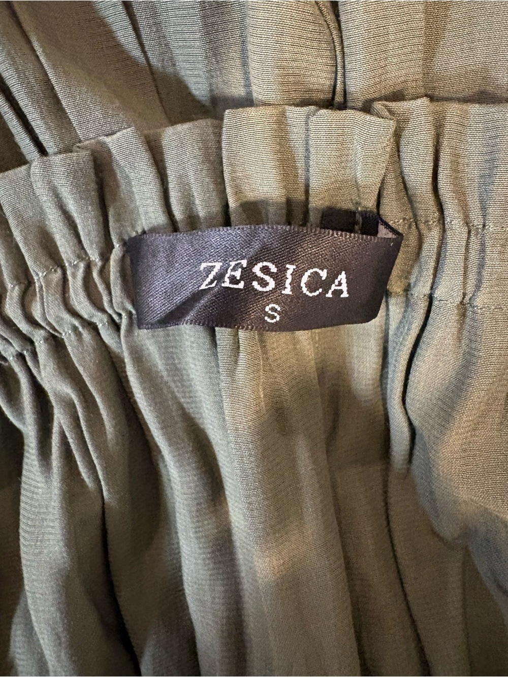 Zesica Off-shoulder, smock waist, tiered maxi dress. Size S - Picture 5 of 8